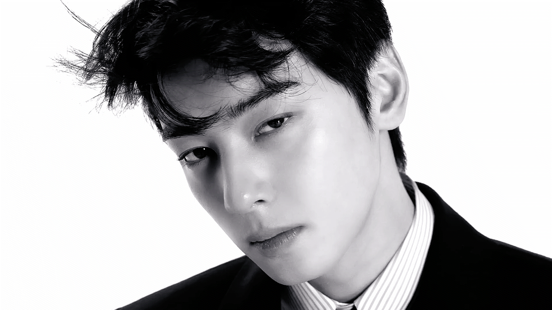 차은우 에스콰이어 생로랑 화보 흑백 짤