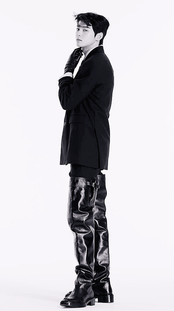 차은우 에스콰이어 생로랑 화보 흑백 짤
