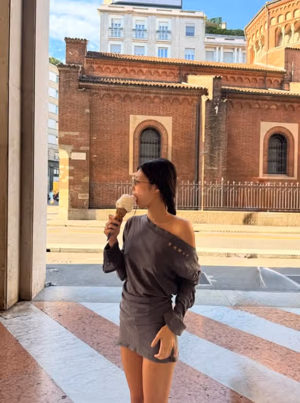 Jennie è così carina, il suo aspetto risplende anche nelle foto di tutti i giorni