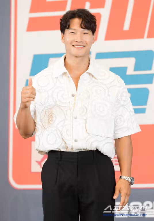 Chi è la fidanzata di Kim Jong-kook? L'età della futura sposa, il suo volto, la sua professione e persino le prove della sua relazione segreta!