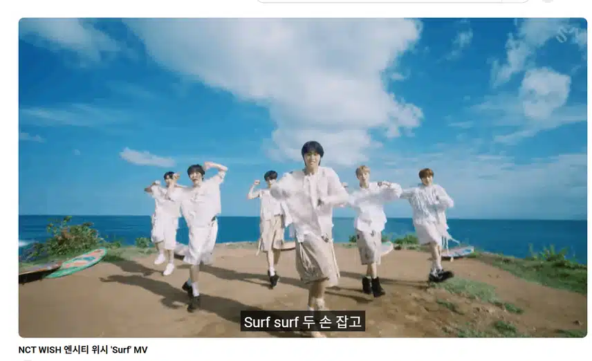 ¡Me encanta este vídeo musical, el mar azul, el cielo e incluso el baile blanco de NCT!